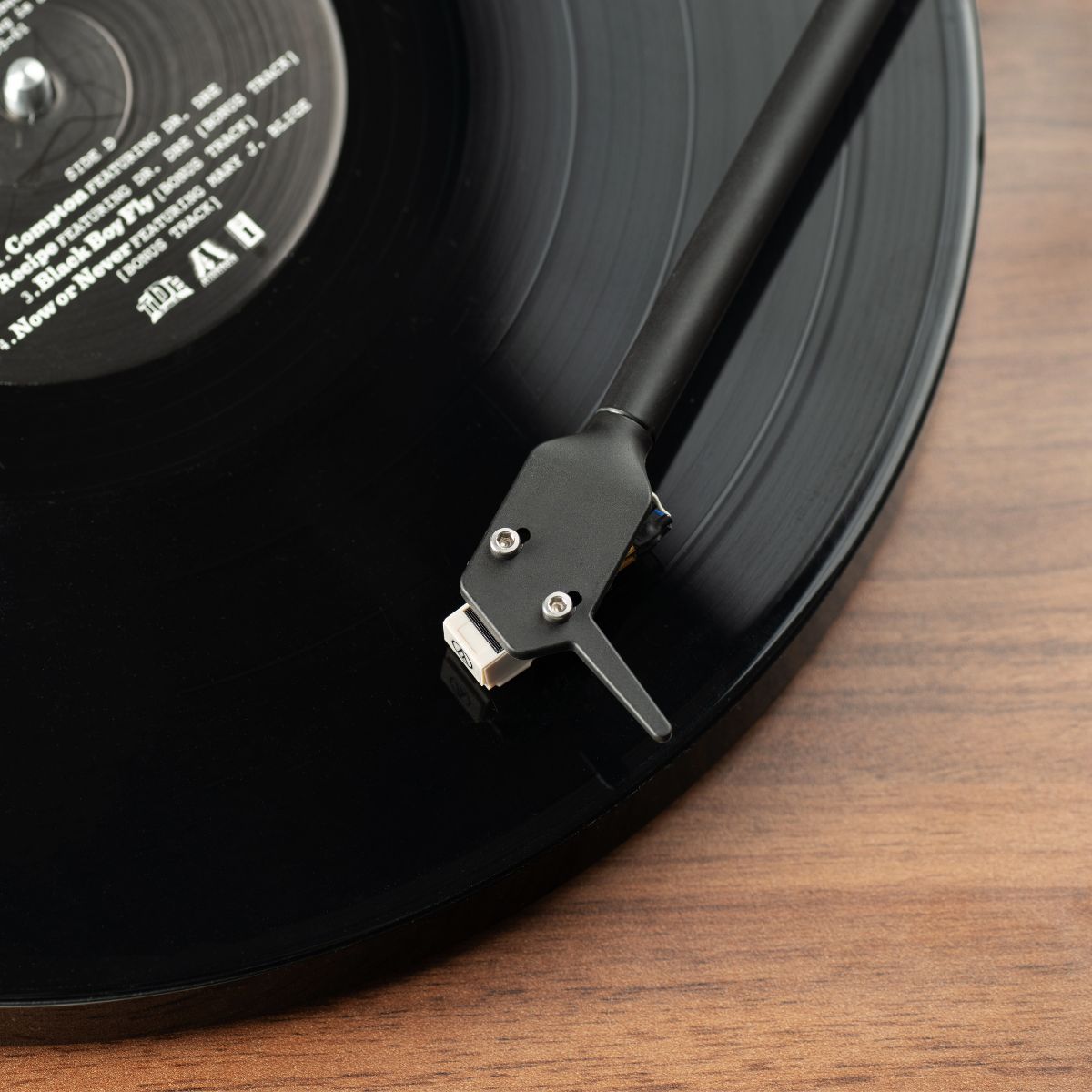 Pro-Ject E1 BT Bluetooth Turntable with Built-In Preamplifier - K&B Audio