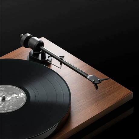 Pro-Ject E1 Phono Turntable with Built-In Preamplifier - K&B Audio