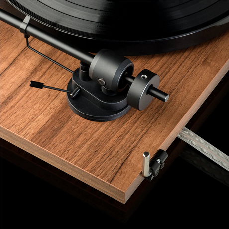 Pro-Ject E1 Phono Turntable with Built-In Preamplifier - K&B Audio